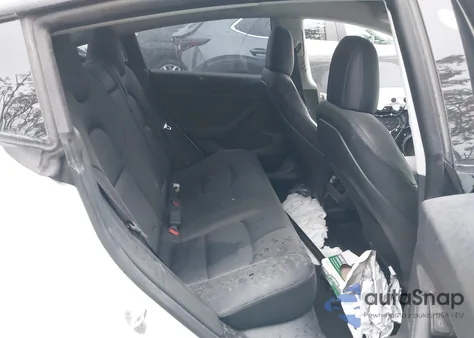 2022 Tesla Model 3 Long Range Dual Motor All-Wheel Drive z USA, uszkodzony, nr VIN 5YJ3E1EB6NF137256